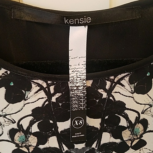 4for$25 Kensie Floral Open Back Blouse - Picture 5 of 6